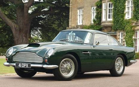 aston_martin-chaussettes_rouges_gammarelli_red_socks aston_martin-chaussettes_rouges_gammarelli_red_socks